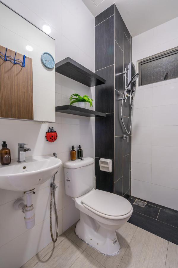 Peaceful 3-Bedroom With Pool 5 Pax - Wangsa Maju Куала-Лумпур Экстерьер фото